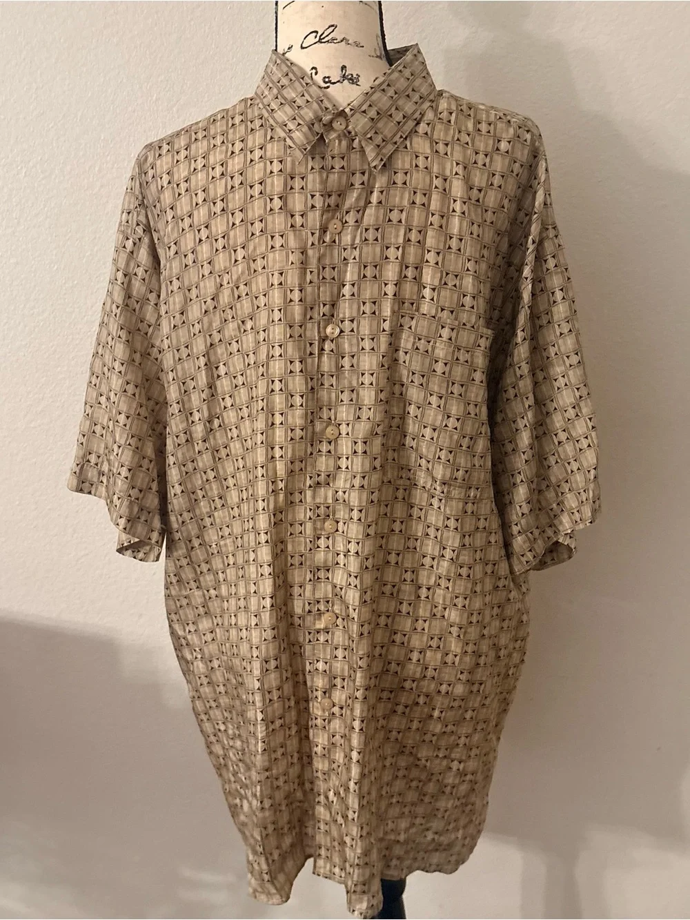 Men's Short Sleeve Button-Up Shirt in Beige Geometric Print